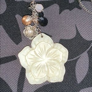 Flower and pearl necklace